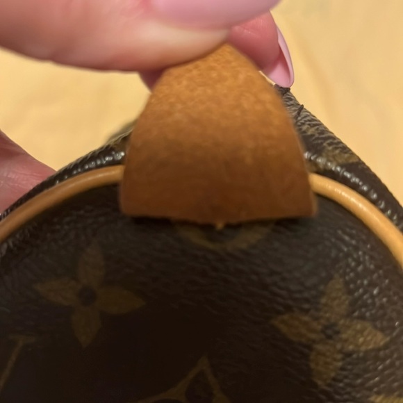 Louis Vuitton
LV Monogram Speedy 25 2007 - Picture 9 of 17